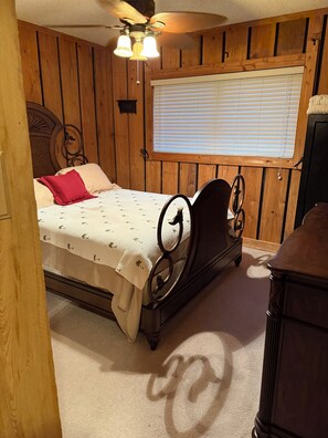 3 chambres, fer et planche à repasser, Wi-Fi gratuit, draps fournis