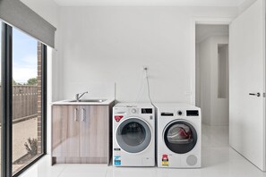 Apartment | Living room - Spacious 5-bed Home in Peaceful Point Cook (Melbourne)