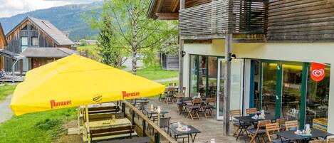 House | Outdoor dining