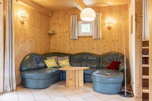 Living area - Large Vacation Home Near ski Resort (Sankt Georgen am Kreischberg)