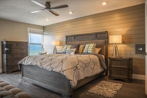2 bedrooms, free WiFi, bed sheets -  Beautiful Condo on private beach! Remodeled, sleeps 4.
Quiet Community. (Fort Myers Beach)