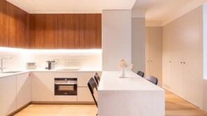 Fridge, microwave, oven, stovetop - Catarina 392 | Urban 1BR by LovelyStay (Porto)