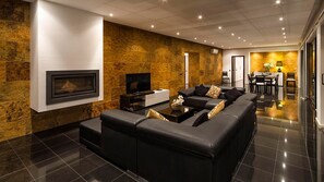 TV - Villa Marina Casa Luxuosa c/Piscina by LovelyStay (Ferragudo)