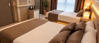 AIRPORT CORNER HOTEL