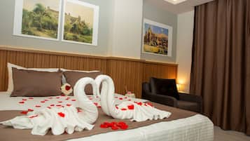 Premium bedding, minibar, free WiFi, bed sheets