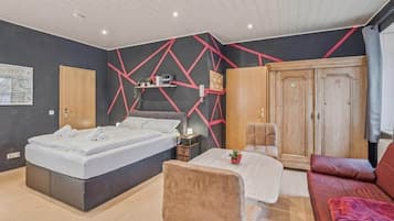 1 bedroom, in-room safe, iron/ironing board, free WiFi