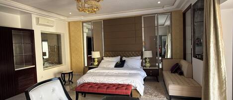 Iron/ironing board, bed sheets