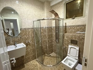 Shower, jetted bath, bidet - Bao Apartment Ngor almadies behind graine d'or (Dakar)