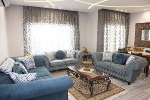 TV - Hanan Residence - 01 - 3BR Der Ghbar (Amman)