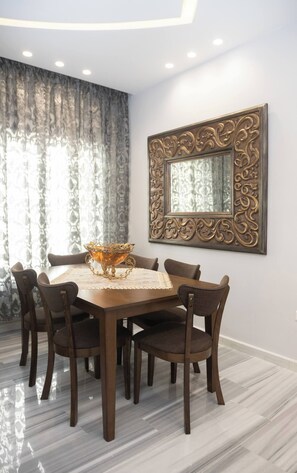 Dining - Hanan Residence - 01 - 3BR Der Ghbar (Amman)