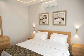 3 chambres, fer et planche à repasser, Wi-Fi, draps fournis