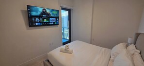 2 bedrooms, iron/ironing board, WiFi, bed sheets - Stylish 2BR • Gym • Near to FIFA Fan Fest (Miami)