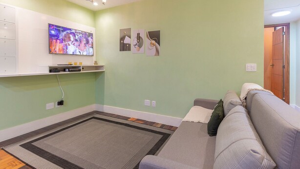 TV - Excellent location in Copacabana, close to the sea (Rio de Janeiro)