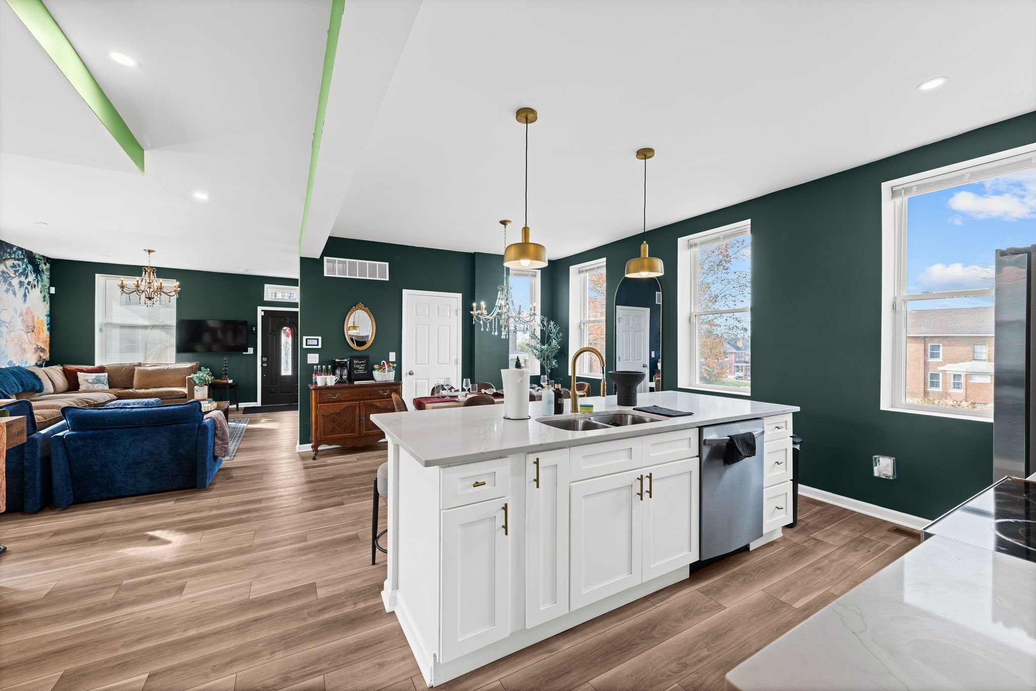 冷蔵庫、電子レンジ、オーブン、コンロ