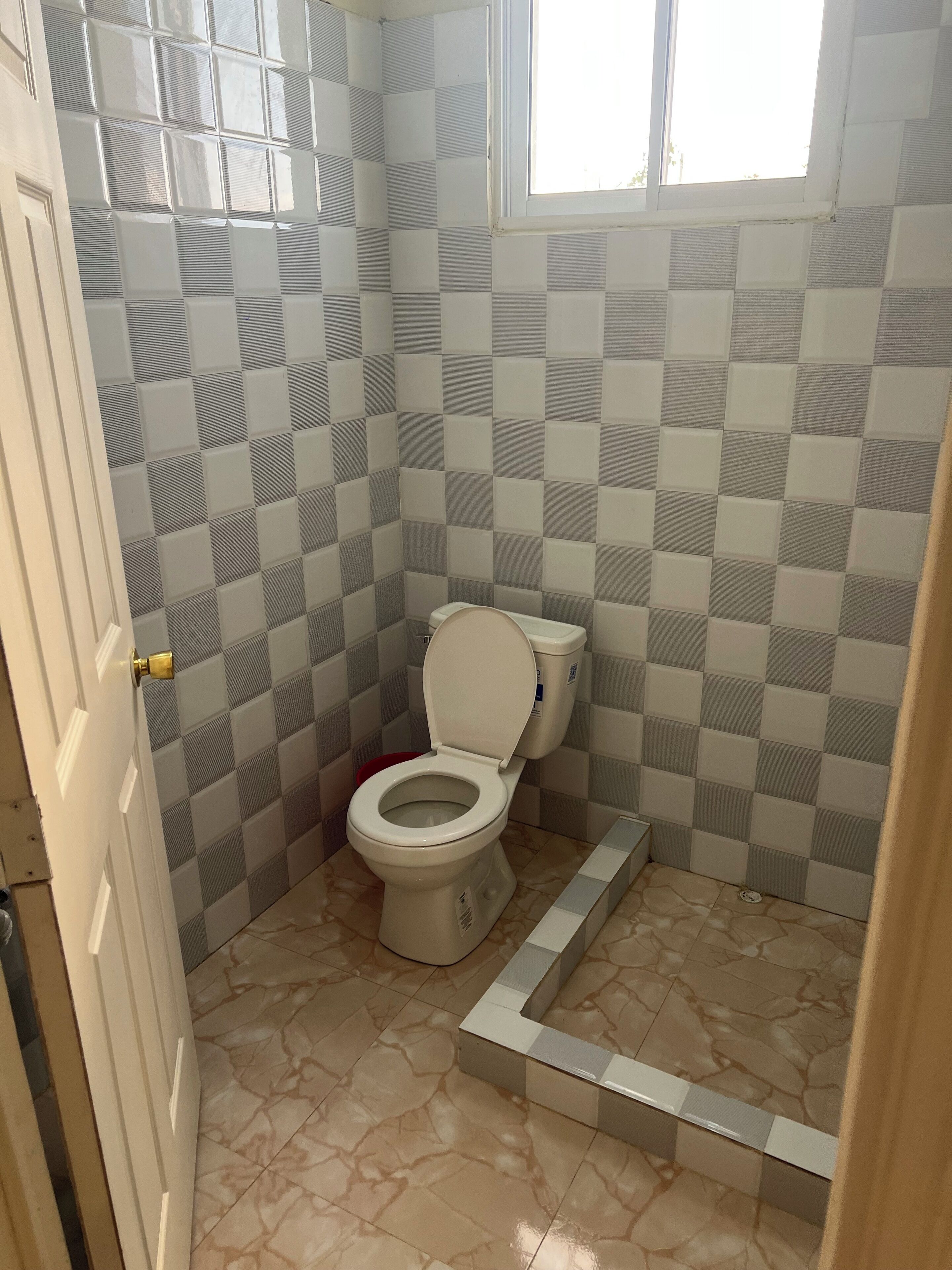 Douche, savon, papier toilette