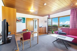 Deluxe Condo, Balcony, River View | Living area - Pappelhof Ferienwohnungen (Bad Bellingen)