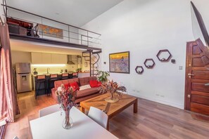 Televisión, chimenea