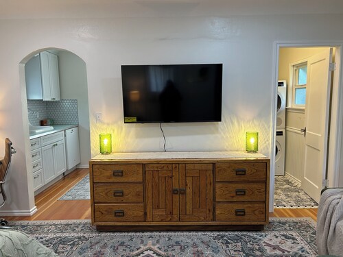 Perfectly located Park Cottage in Bremerton perfect for a relaxing getaway