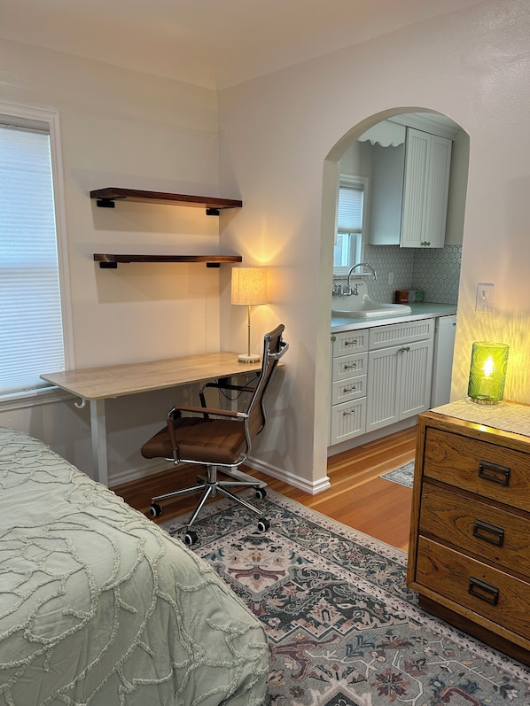 Iron/ironing board, free WiFi, bed sheets