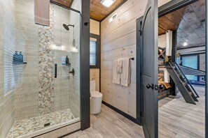 Shower, towels, soap, toilet paper - Evergreen Escape - Luxury Rooftop - Indoor Pool - Home Theater - Game Rooms (Sevierville)