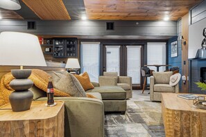 Living area - Evergreen Escape - Luxury Rooftop - Indoor Pool - Home Theater - Game Rooms (Sevierville)