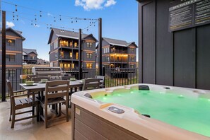 Outdoor dining - Evergreen Escape - Luxury Rooftop - Indoor Pool - Home Theater - Game Rooms (Sevierville)
