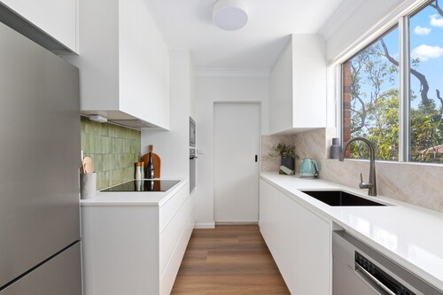 Spacious Apartment Near Cronulla Beach