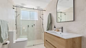 Apartment | Bathroom | Towels