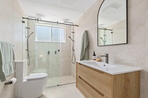 Apartment | Bathroom | Towels - Spacious Apartment Near Cronulla Beach (Sydney)