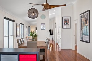 Apartment | Dining - Bright 3-bed Home in Leafy Annerley (Brisbane)