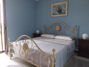 Iron/ironing board, WiFi, bed sheets - Borgo nuovo Relax, beaches, coziness (Donigala Fenughedu)