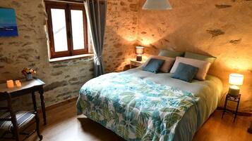 2 chambres, fer et planche Ă repasser, draps fournis