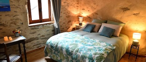 2 bedrooms, iron/ironing board, bed sheets