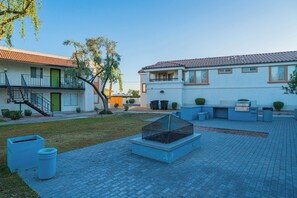 Terrace/patio - The Heart of Tempe! Pool, Gym, Laundry, & More! (Tempe)