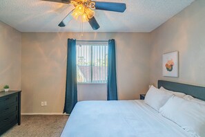 1 bedroom, desk, iron/ironing board, free WiFi - The Heart of Tempe! Pool, Gym, Laundry, & More! (Tempe)