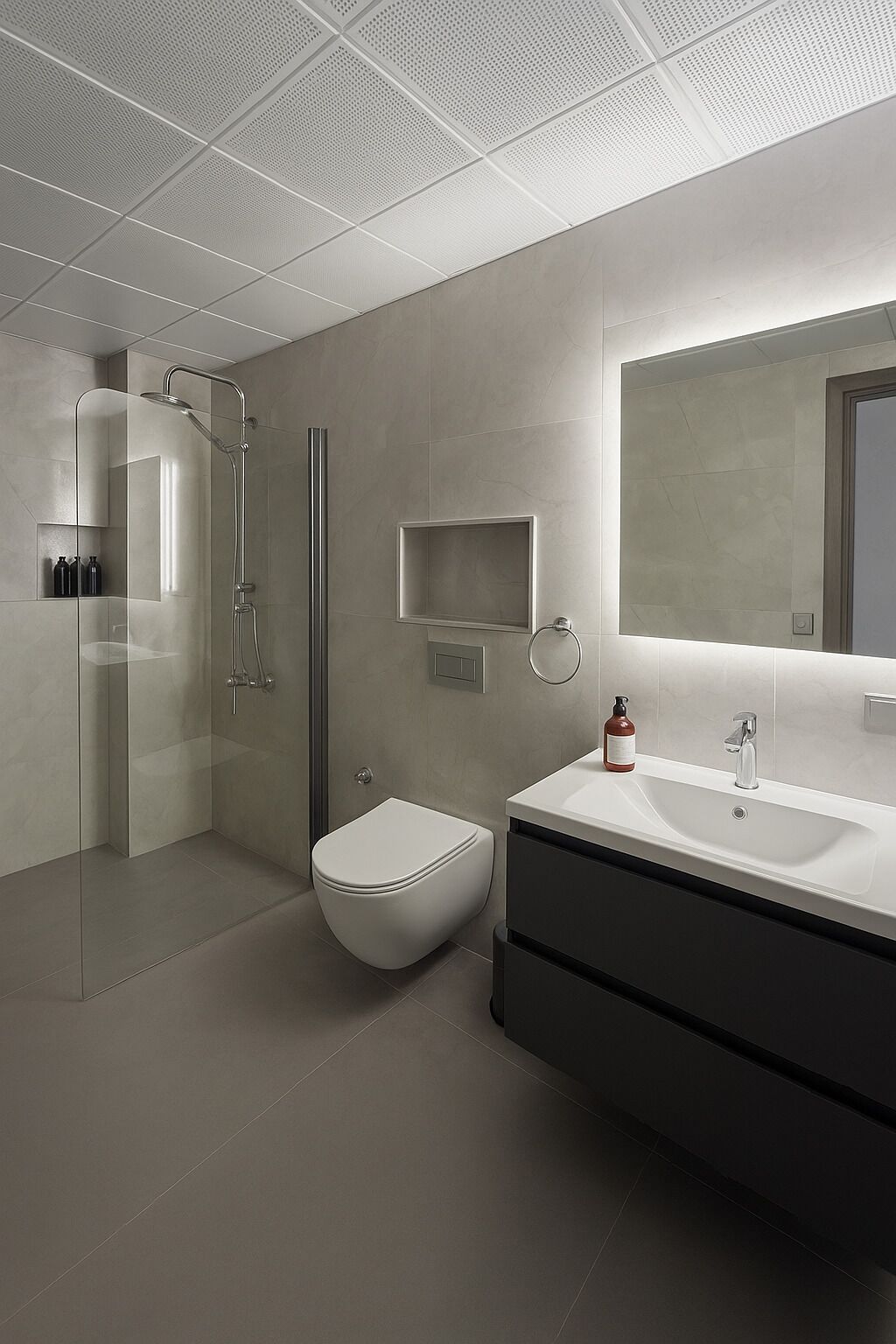 Douche, sèche-cheveux, serviettes fournies, savon