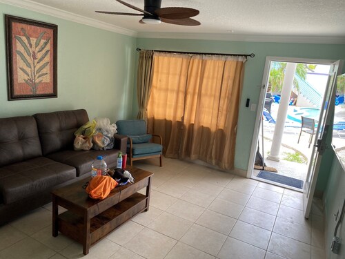 Perfect 1-bedroom apartment with AC in sunny Clearwater
