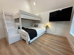 4 makuuhuonetta, silitysrauta/-lauta, internet, vuodevaatteet