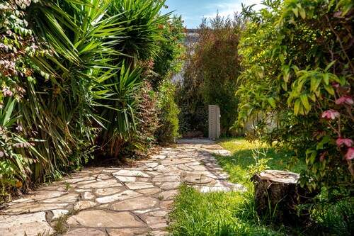 Spacious 4BD House w Pool in the Heart of Herzliya