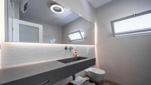 Unclassified image, 5 of 50, button - Spacious 4BD House w Pool in the Heart of Herzliya (Herzliya)