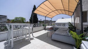 Unclassified image, 2 of 50, button - Spacious 4BD House w Pool in the Heart of Herzliya (Herzliya)