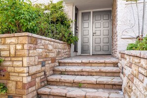 Exterior detail - Spacious 4BD House w Pool in the Heart of Herzliya (Herzliya)