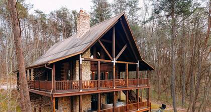 Gray Wolf Lodge | Hocking Hills, Luxury Log Cabin