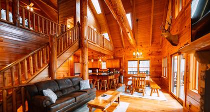 Gray Wolf Lodge | Hocking Hills, Luxury Log Cabin