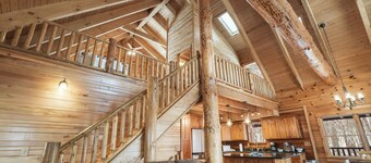 Gray Wolf Lodge | Hocking Hills, Luxury Log Cabin