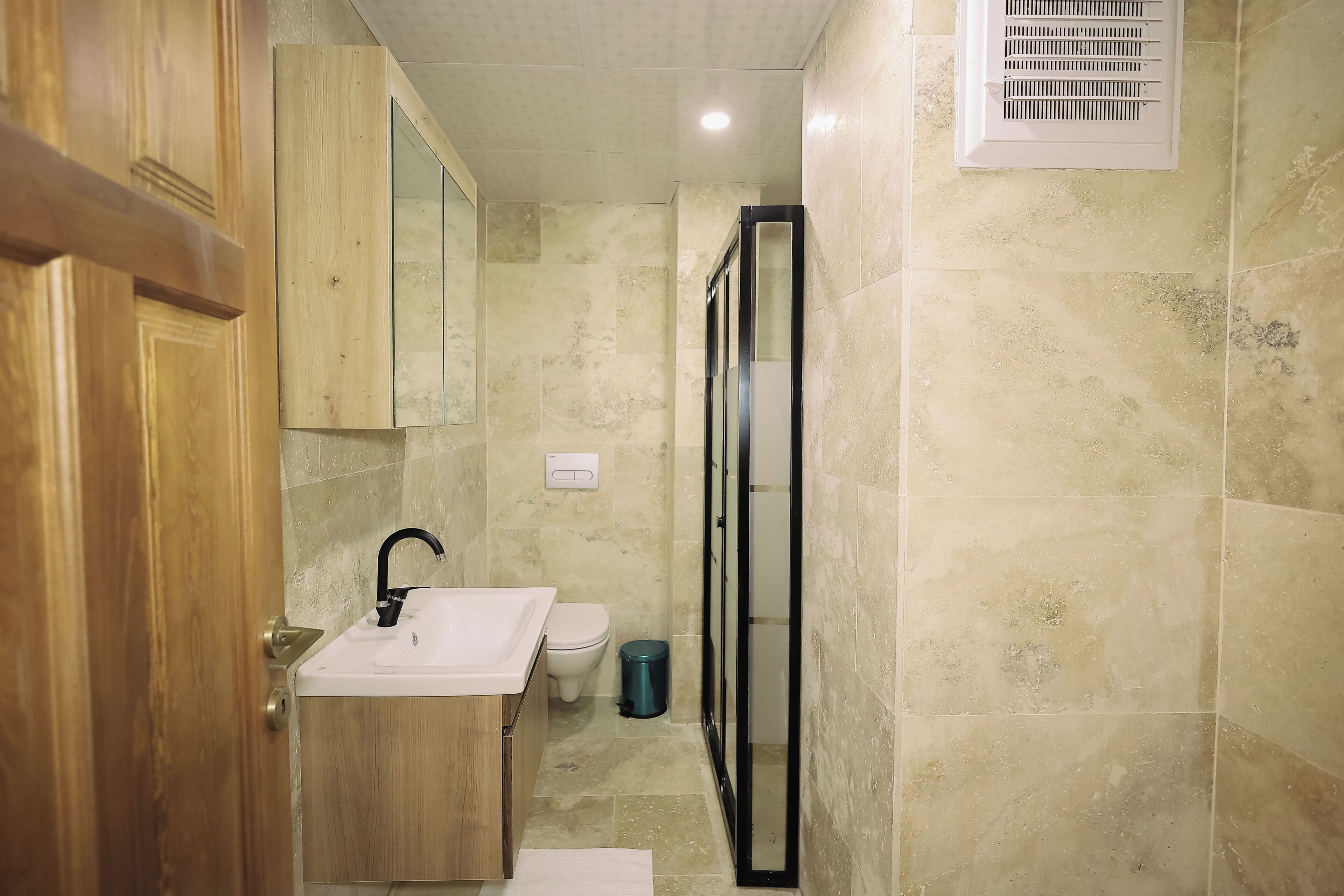 Condo, City View | Bilik Mandi | Pengering rambut, selipar, tuala disediakan, sabun 