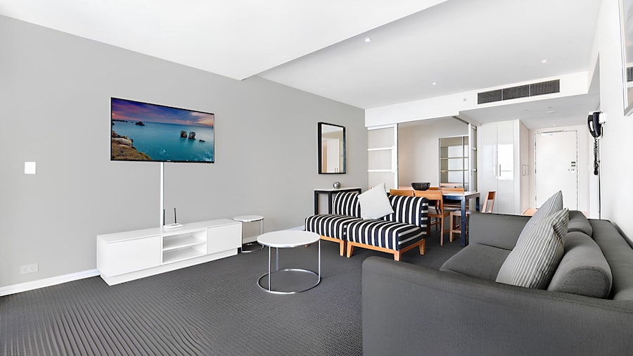 Stylish 2-bed Apartment in Surfers Paradise
