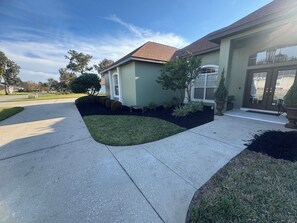 Exterior - 3-bedroom house in beautiful Ocala with cool AC breeze (Ocala)
