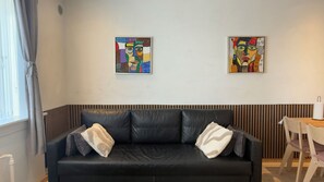 Smart TV, stereo - Centralt located townhouse in quiet surroundings (Esbjerg)
