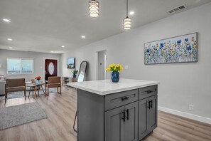 Interior - Bright & Stylish Long Beach Home (Long Beach)